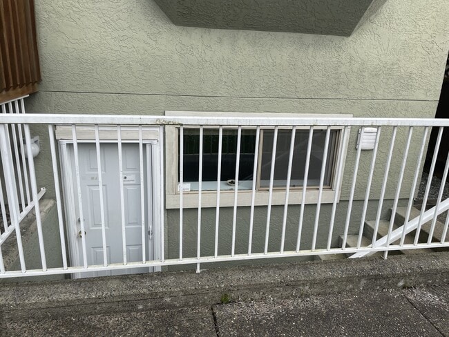 Photo - 6039 Ontario St