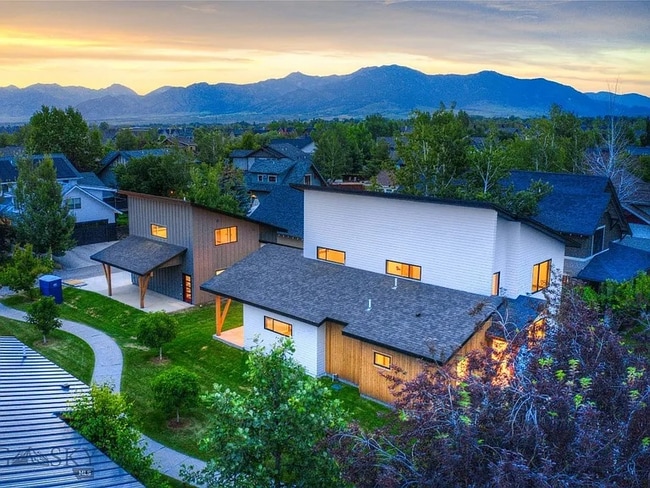 Photo - 4559 Alexander St