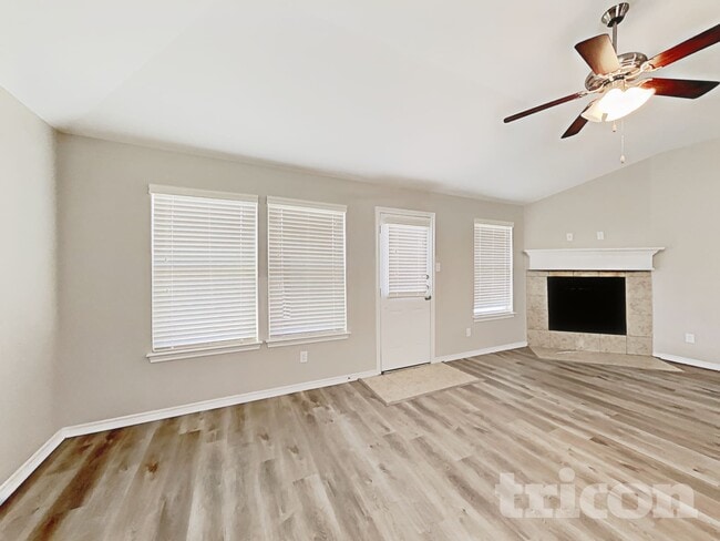 Photo - 1807 Kings Cross Dr