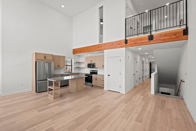 Photo - 3009 N Oak Trafficway