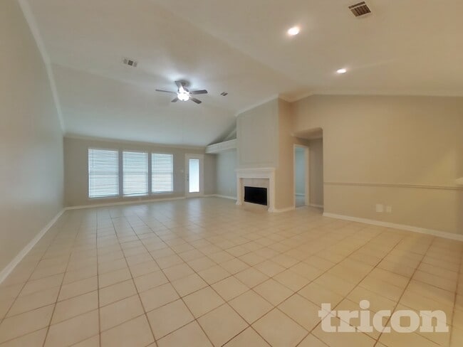 Photo - 5603 Rivertree Ln