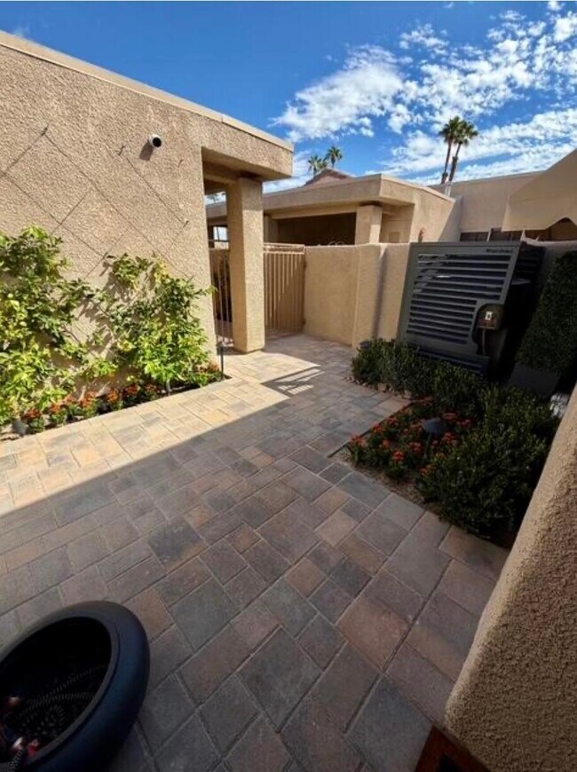 72499 Desert Flower Dr