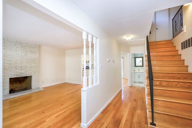 Photo - 264 W Oakwood Blvd Unit C
