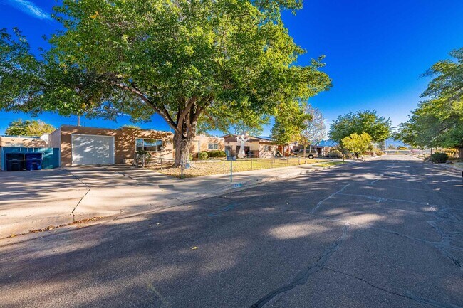 Photo - 1321 Delamar Ave NW