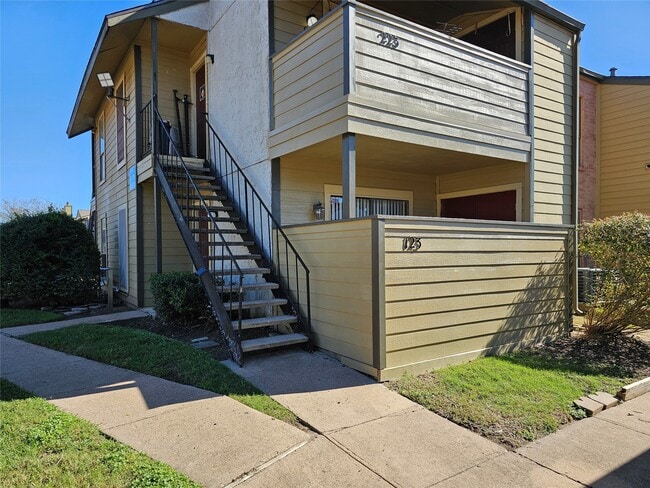 Building Photo - 15534 Zabolio Dr Unit 123