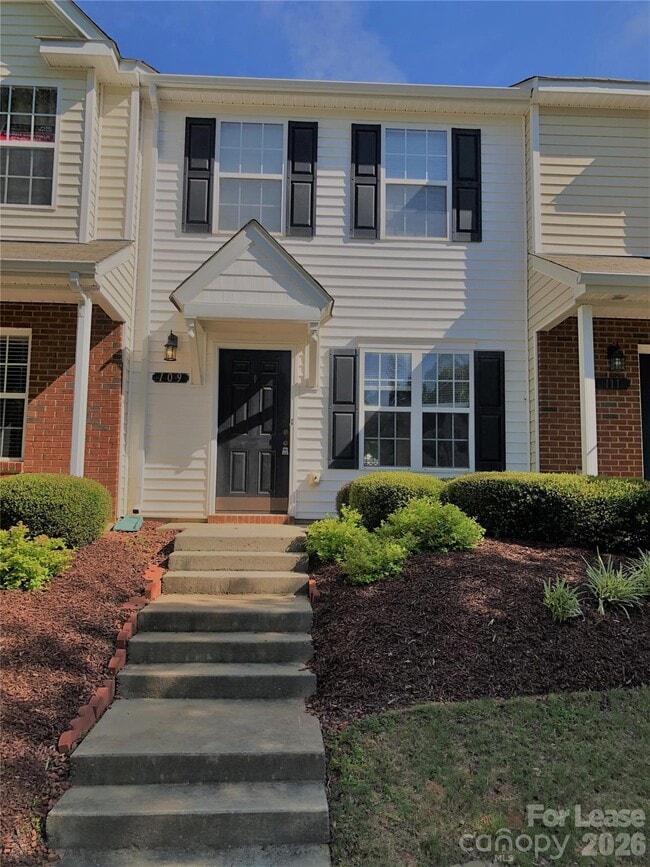 Building Photo - 109 Forester St