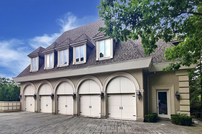 Building Photo - 52 Post Rd