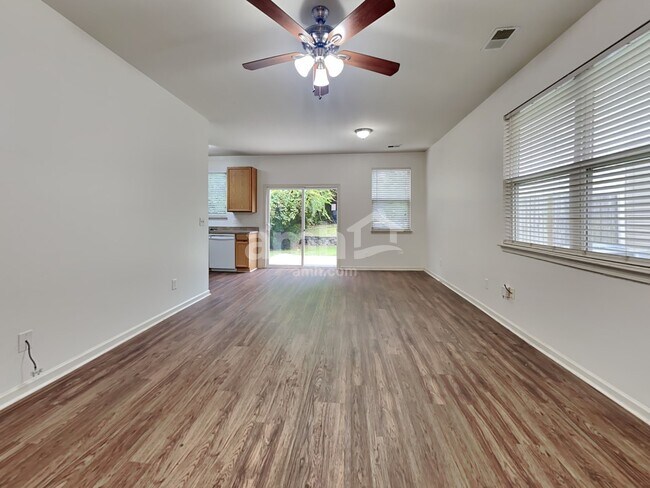 Photo - 194 Chemistry Circle