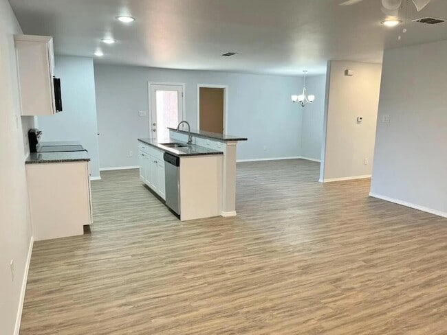 Photo - 8419 10th Pl