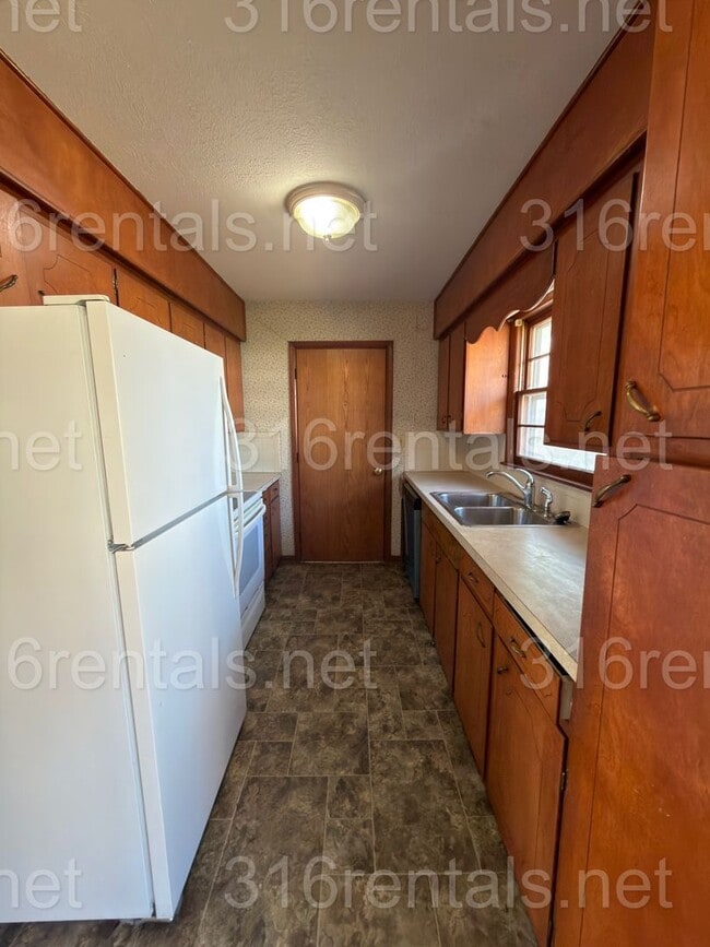 Photo - 520 Linda Ln