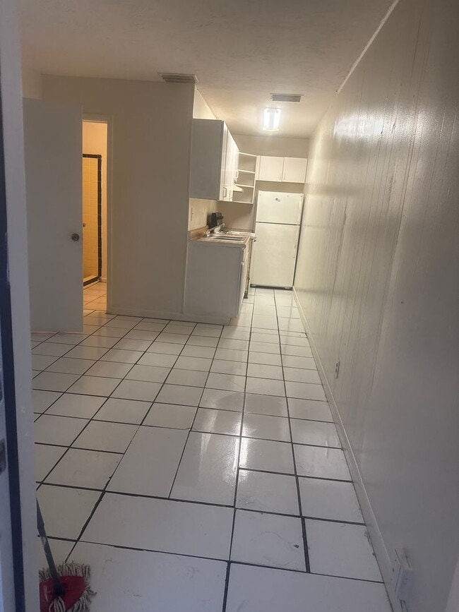 Photo - 139 W 28th St Unit MIddle B