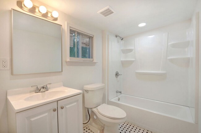 Photo - Cute Bungalow - great yard - Two Bedroom