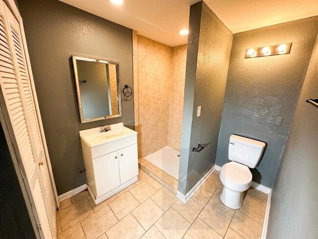 Photo - Spacious 3 Bedroom / 1 Bath Apartment in Sugar Creek *Ready Now*