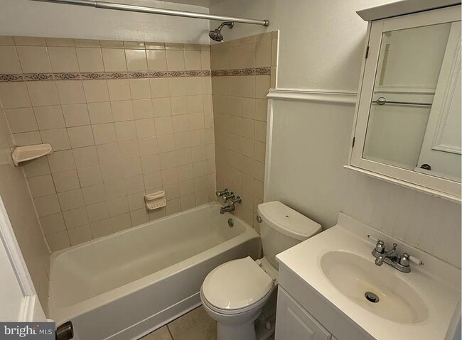 Photo - 53 Llanfair Rd Unit E