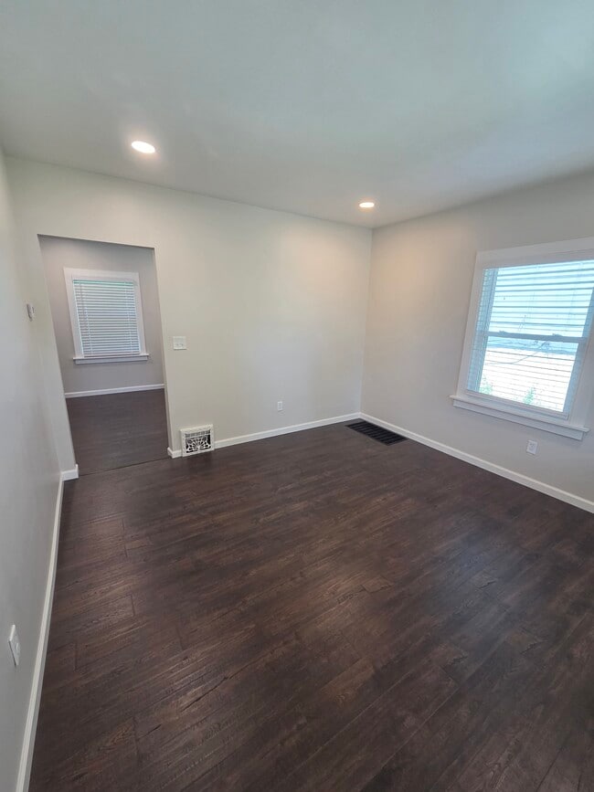2929 Endicott Ave Unit Front House