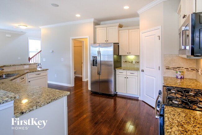 Photo - 3212 Pitchback Way