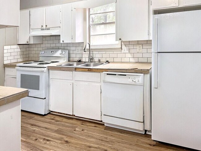 Photo - 8917 Tanya Dr Unidad A