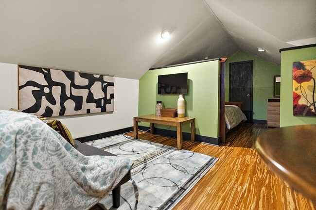 Photo - 1733 Myrtle St Unit Apt