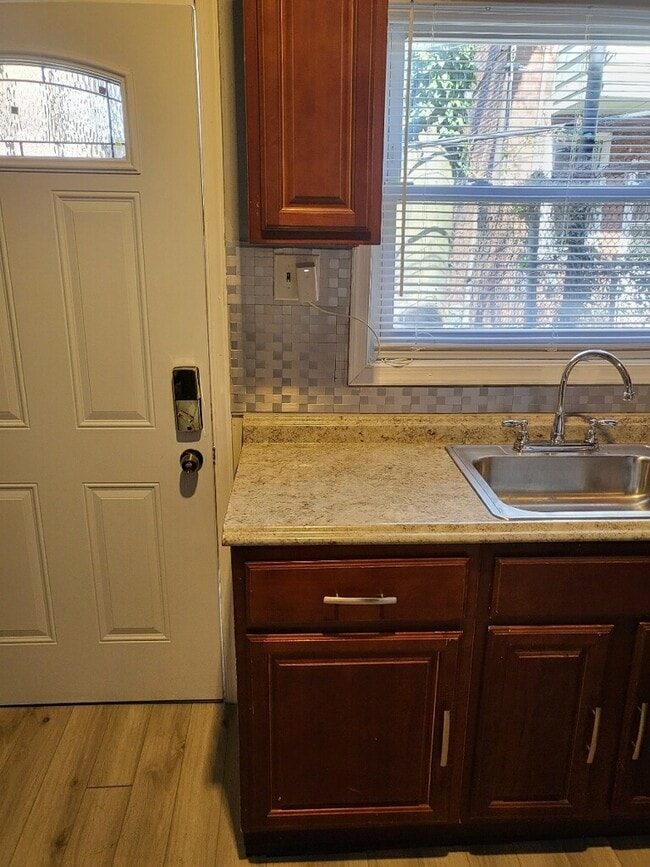 Photo - 5247 Spruce St