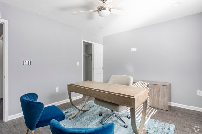 2BR, 1BA - 850 SF