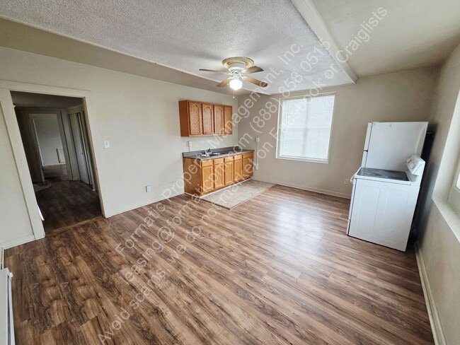 Photo - 323 Hughes St Unit 4