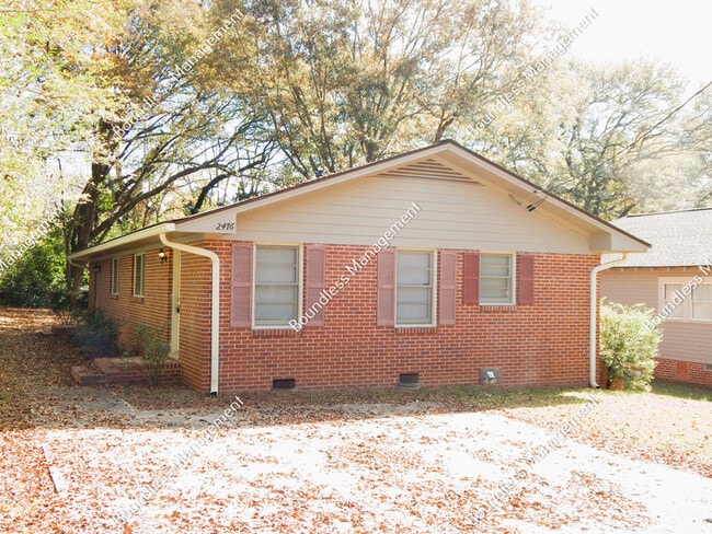 Building Photo - 2476 Maple St Unit B