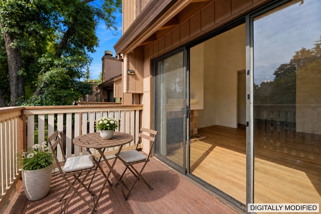 Photo - 523 Woodside Oaks Unit 2