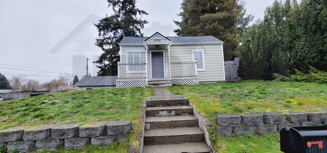 Photo - Gorgeous 2 bd House near Point Defiance an...