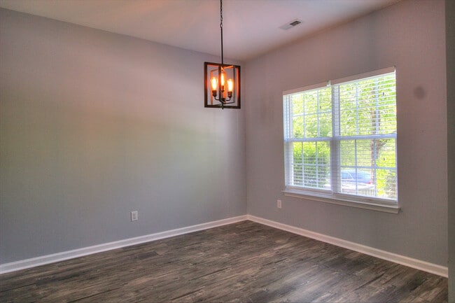 Photo - Nice 3 bedroom townhouse in SW Durham!