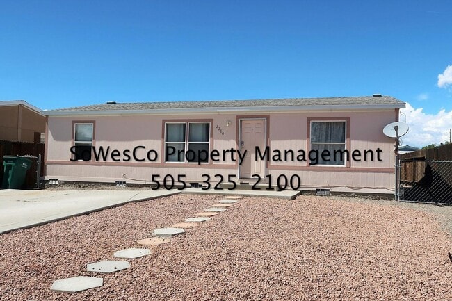 Cute 3 Bedroom Home with Nice Yard (Refrig... - Cute 3 Bedroom Home with Nice Yard (Refrig...