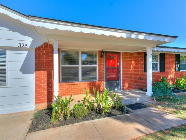 Photo - 325 E Cedar Ln