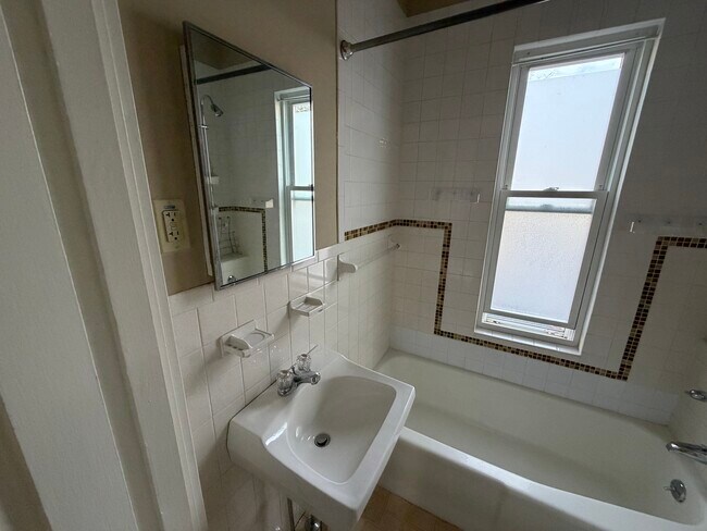 Photo - 16 Nichols St Unit 2