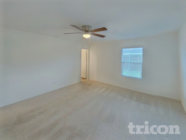 Photo - 617 Dashwood Dr