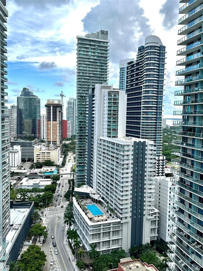 Building Photo - 1000 Brickell Plz Rental