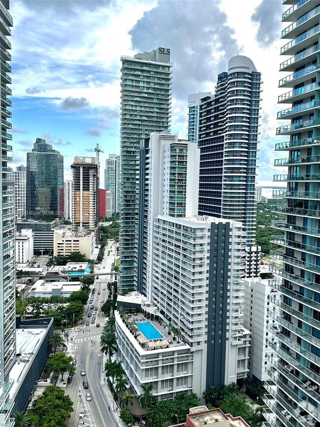 Building Photo - 1000 Brickell Plz Rental