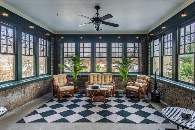 Cherokee Arms - Sunroom