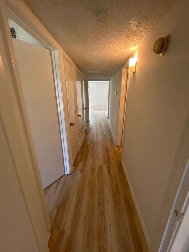 Photo - 5510 Brookview Ct Unidad # B - 1st floor
