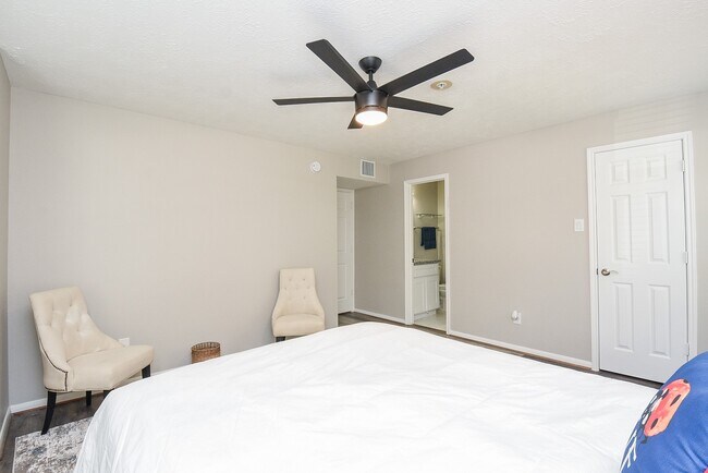 Building Photo - 8051 Bay Branch Dr Unit 112