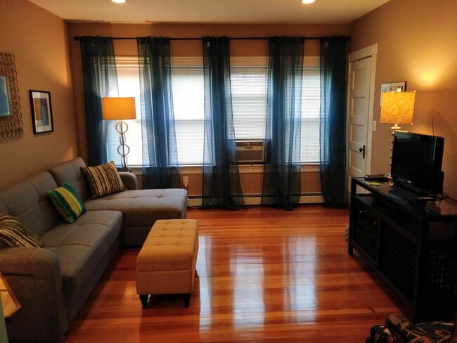 Building Photo - 27 Pasadena Rd Unit 1B