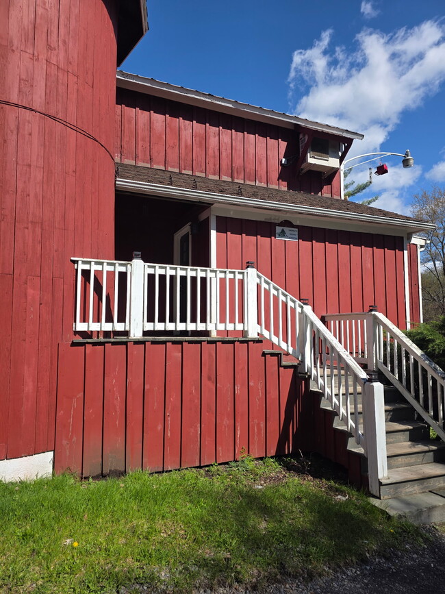 Building Photo - 2027 Slaterville Rd Unit Apt B