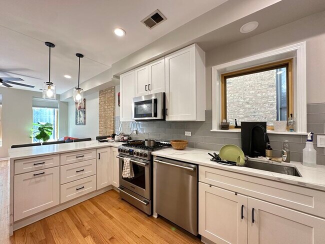 Photo - 1424 N Bosworth Ave Unit 2