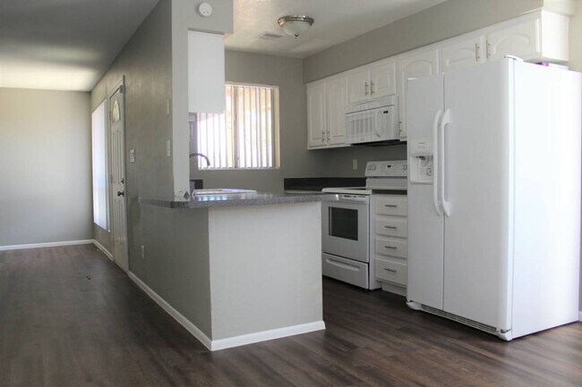 Photo - Renovated 2x2 Condo Located in N Phoenix! Unit 8