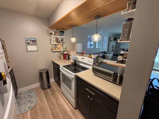 Kitchen - 2707 Valmont Rd Unit 209A