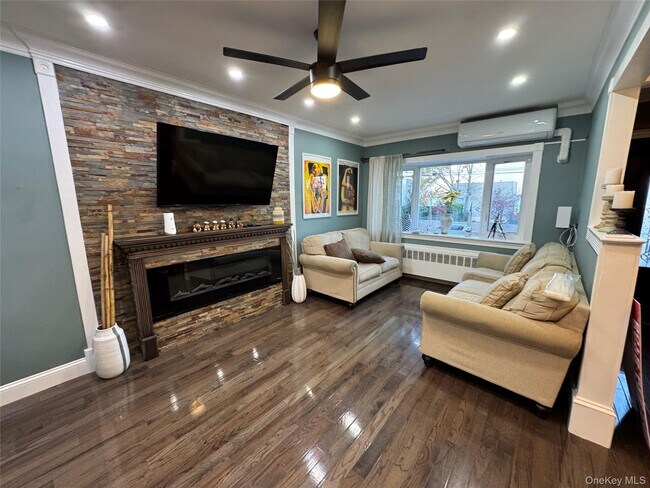 Photo - 753 Clarence Ave