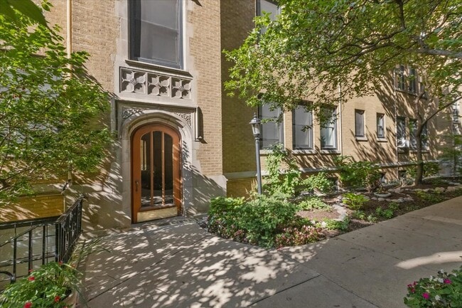 Photo - 630 W Waveland Ave