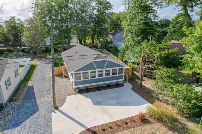 Photo - 705 Country Club Rd