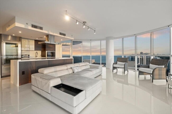 Building Photo - 6301 Collins Ave Unit 2705 Rental