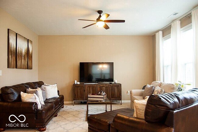 Photo - 1887 Lakecrest Dr