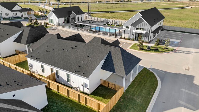 Building Photo - 38634 Spur 149 Rd Unit 39B