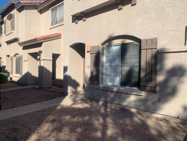 Building Photo - Ready Now!! 3BR 2.5BA located in Chandler - Cross Streets: Warner/Alma School Unit 1185